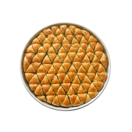 Midye Baklava in länglicher Muschelform, dicht mit Pistazien gefüllt, auf runder Platte angerichtet
